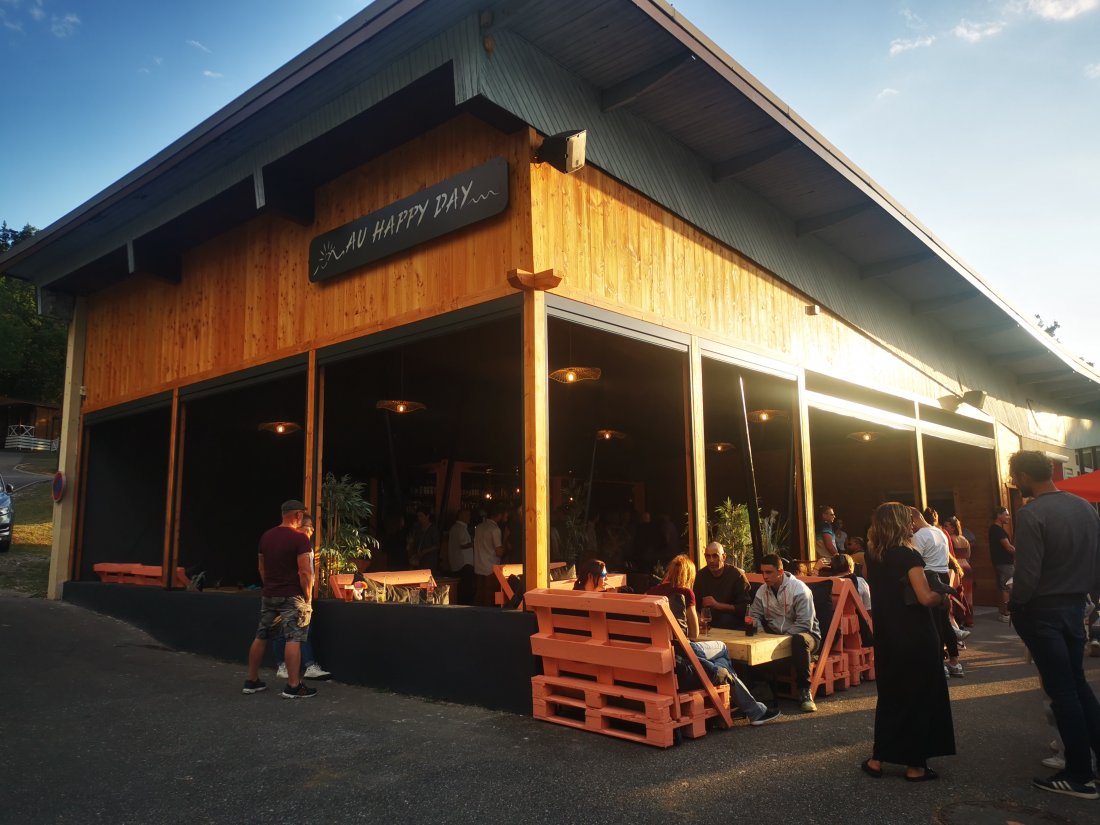 Stores zip haut de gamme pour le restaurant Le Happy Day – Savines-le-Lac