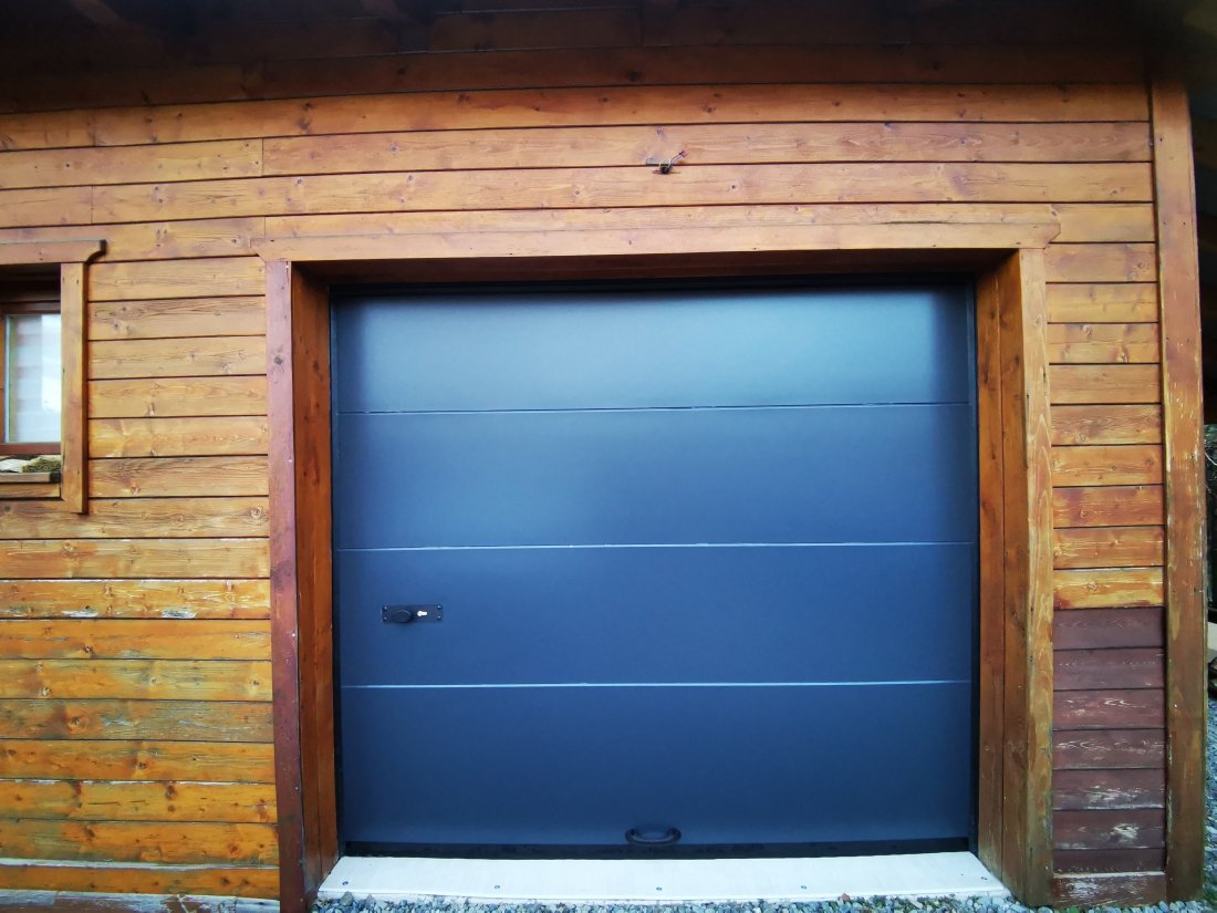 Porte de garage isolée