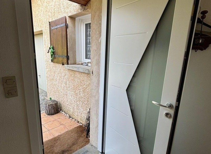 Porte d'entr&eacute;e en aluminium design